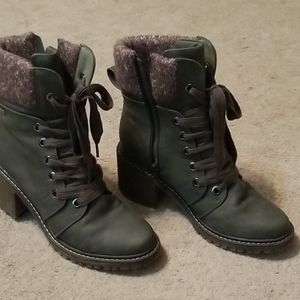 Roxy boots